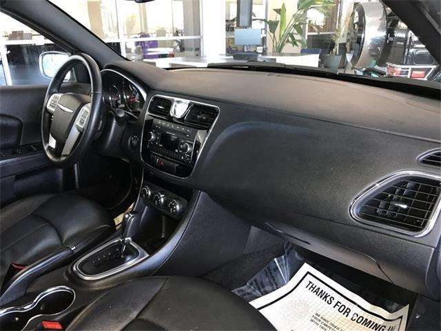 Chrysler 200 2012 photo 10